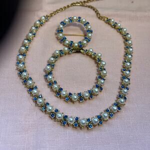 Vintage parure set faux pearl gold tone blue rhinestone necklace bracelet brooch